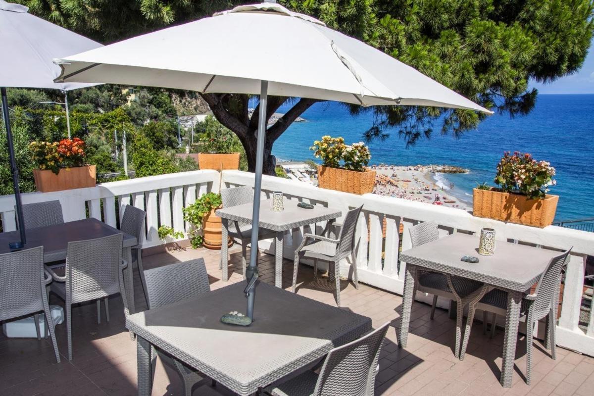Albergo Miramare Bergeggi Exterior foto
