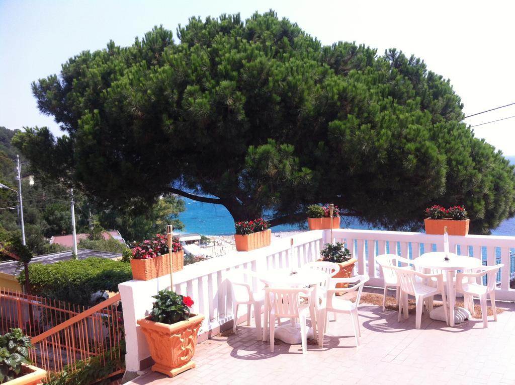 Albergo Miramare Bergeggi Exterior foto